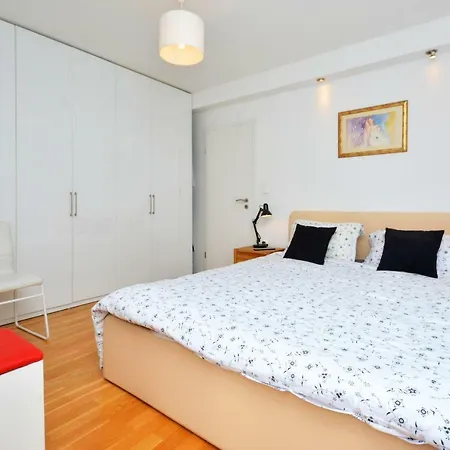 Luxury Penthouse With Private Garden And Seaview * Podstrana