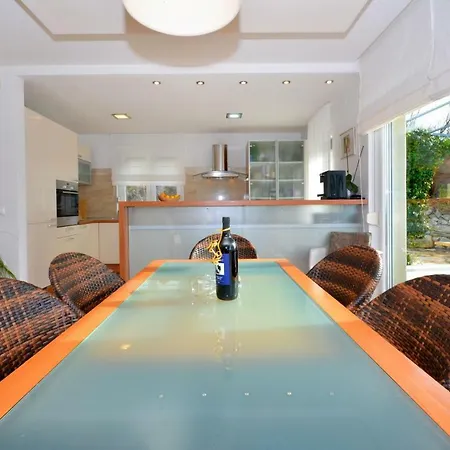 Luxury Penthouse With Private Garden And Seaview Appartamento