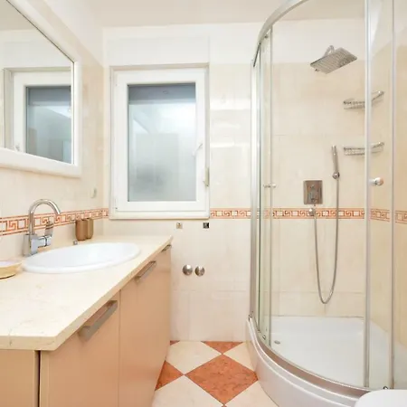 Luxury Penthouse With Private Garden And Seaview Podstrana